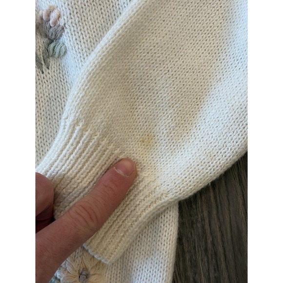 Vtg Huntington Ridge Embroidered Women's White Cardigan Floral Sweater Medium - Picture 6 of 8